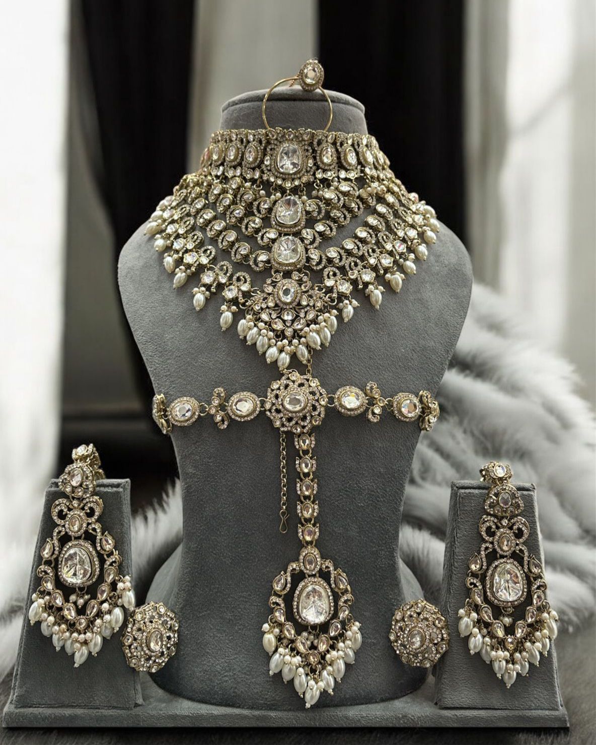 Antique Gold Kundan Choker